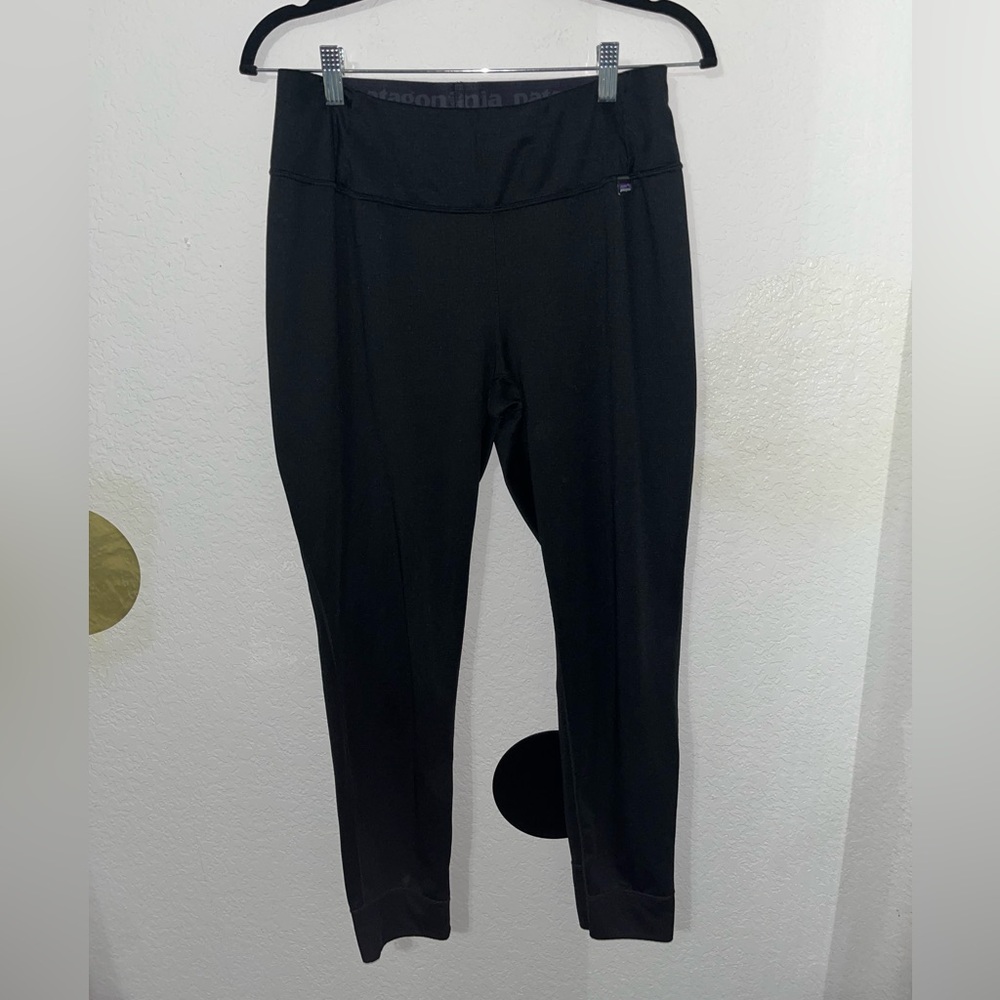 Patagonia black midweight Capilene base layer leggings